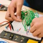 Apa Itu Gaya Belajar Kinestetik: Ciri-Ciri dan Contoh
